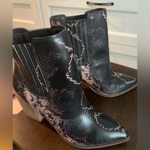 STEVE MADDEN Heeled Booties ✨